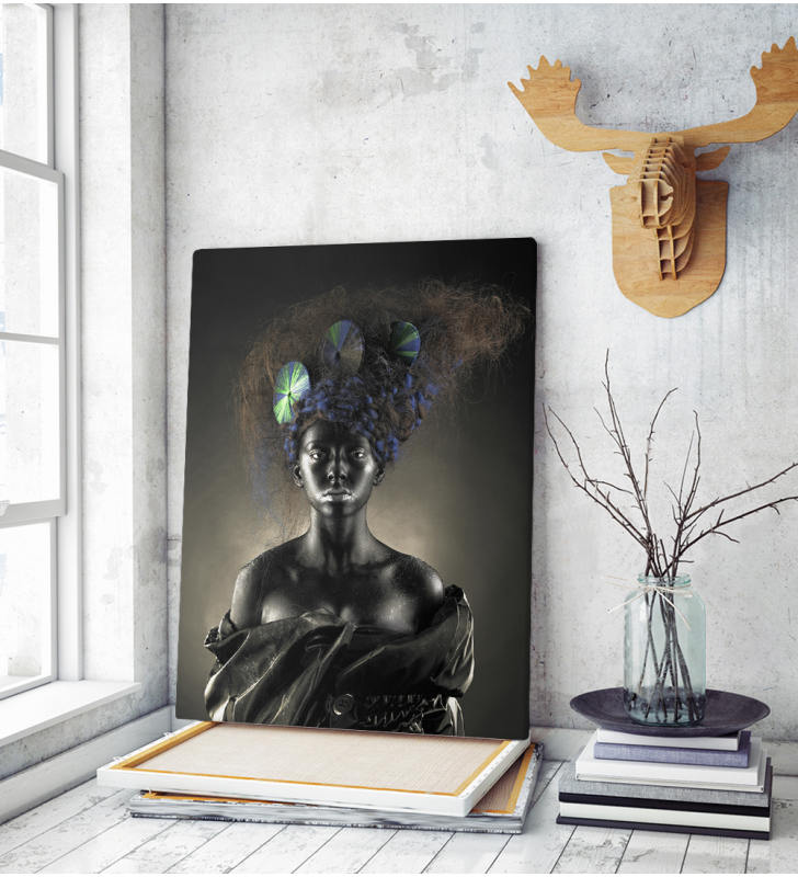 Πίνακας σε Καμβά : Portrait of a beautiful alien lady with an unusual hairstyle